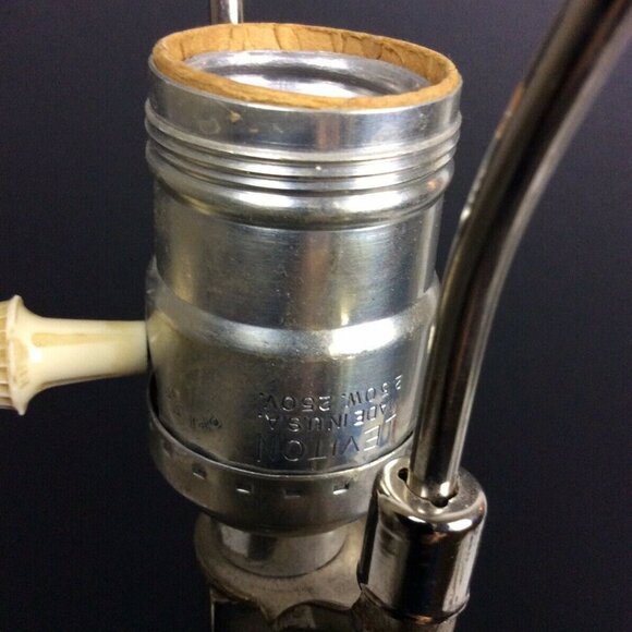 Vintage Chrome & Lucite Table Lamp With Harp 27 inches Tall 1970s 80s - Picture 6 of 7